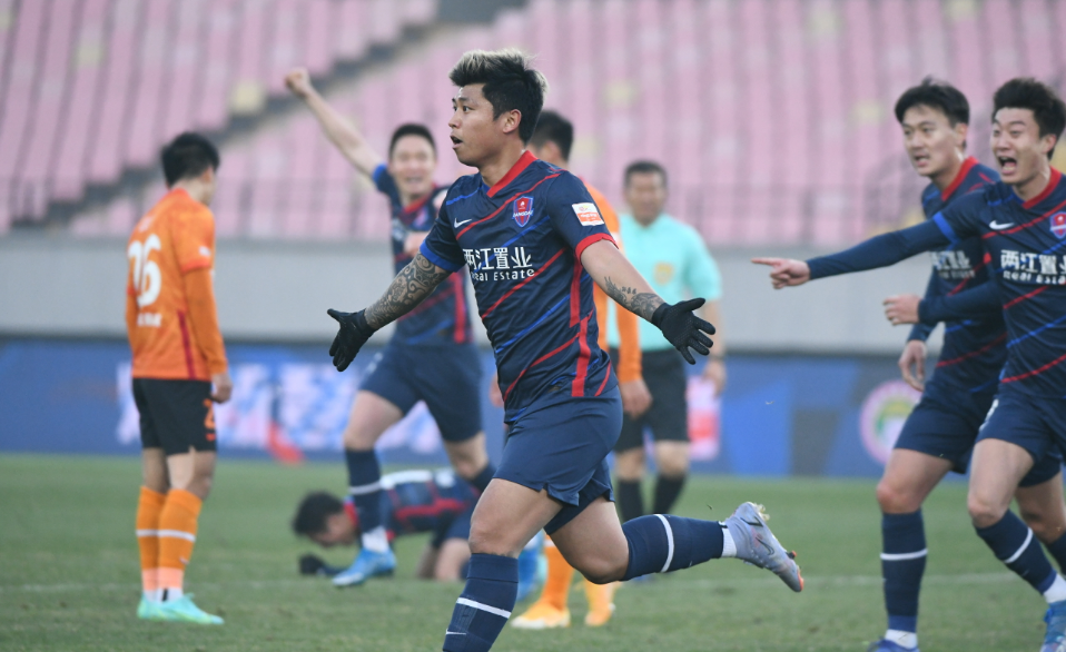 中超直播直播在哪里看（CCTV5直播中超颁奖礼，泰山队谁捧杯留悬念，广州海港争夺亚军）-趣拿体育