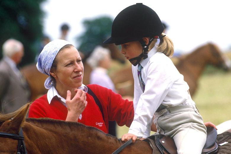 就这样,替孩子们拒绝女王封号的安妮公主,让一双儿女以平民的身份长大
