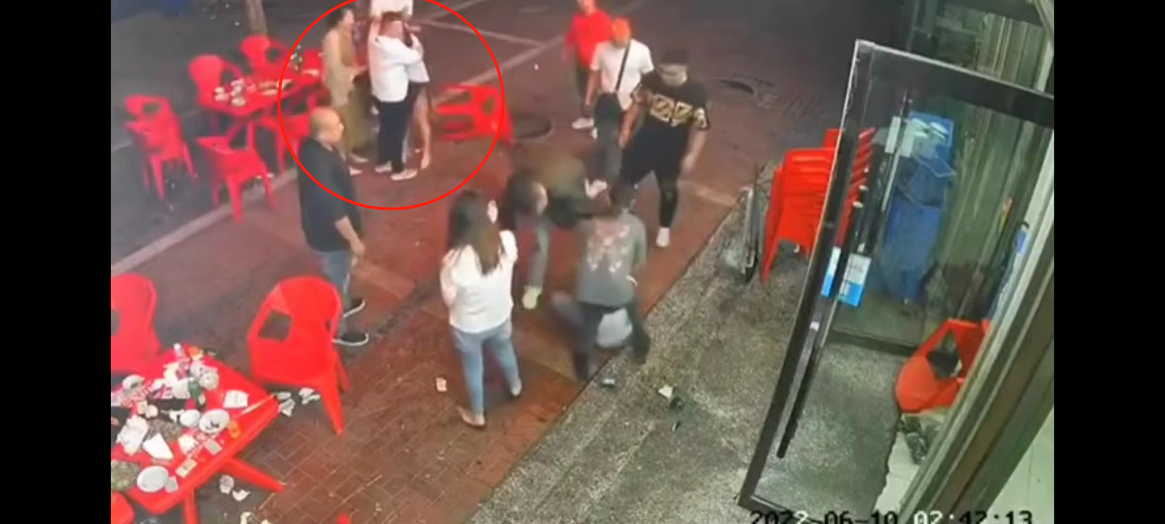 “唐山烧烤店”细节，同伙均为暴戾之徒，手段令人发指