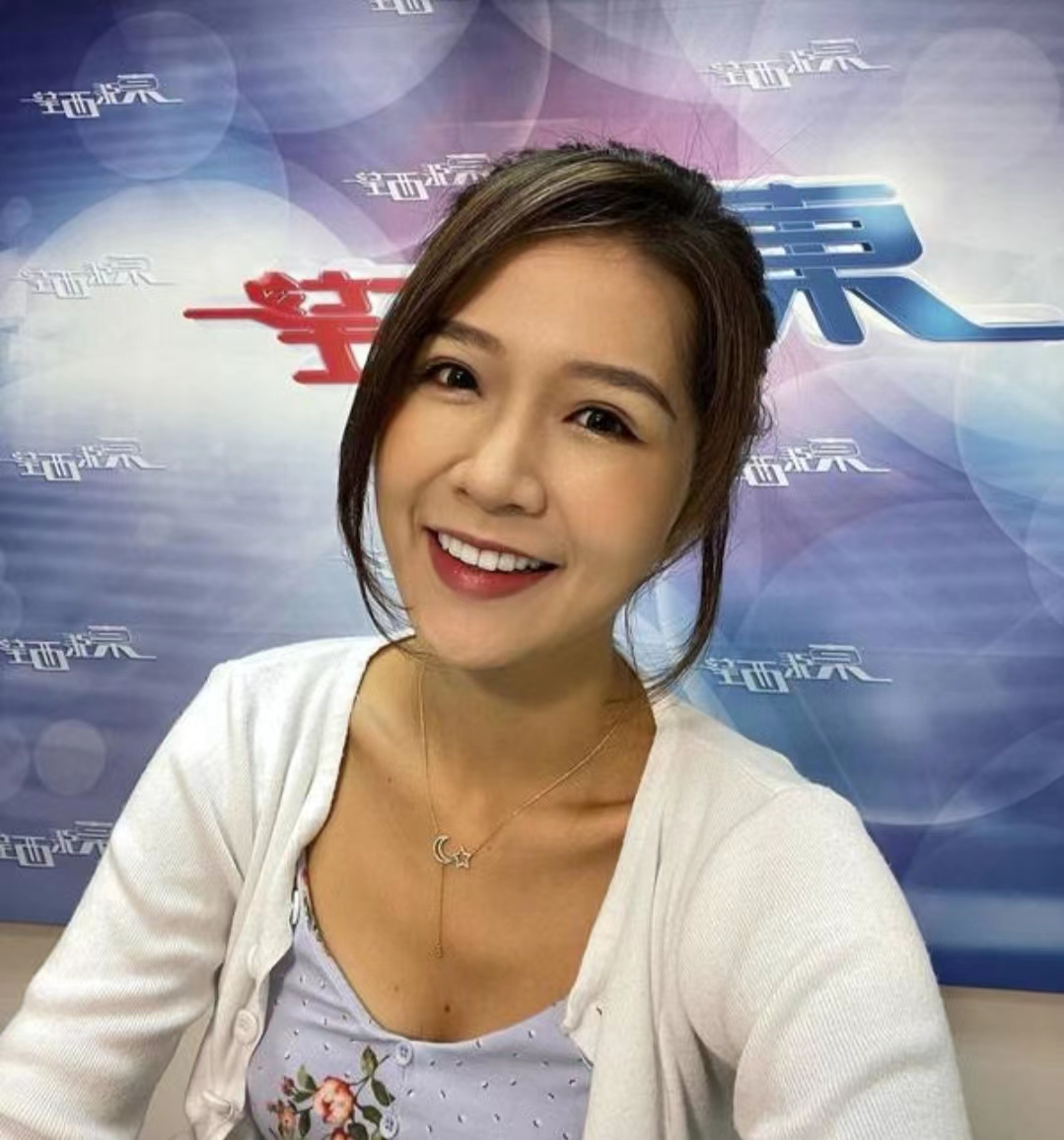 判若两人!tvb美女主持罕见晒素颜照,入行前更曾被建议要去整容