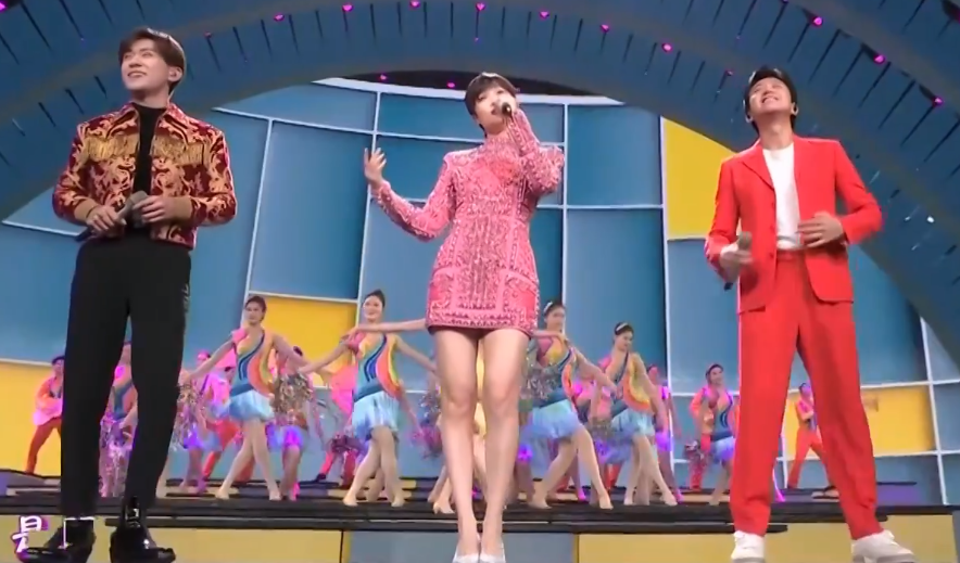 网络视听盛典最惊艳女星：张小斐颈，金晨飒爽，热巴雍容华美