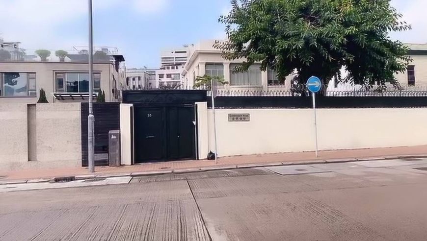 68岁周润发庆生,索吻袁咏仪?发嫂面露不悦,这次他还能装多久?