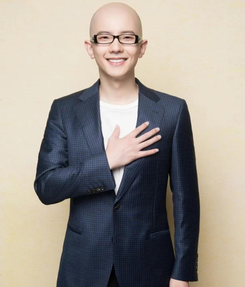 歌手平安:曾是"央视宠儿",5登春晚,隐婚生子,如今怎样了?