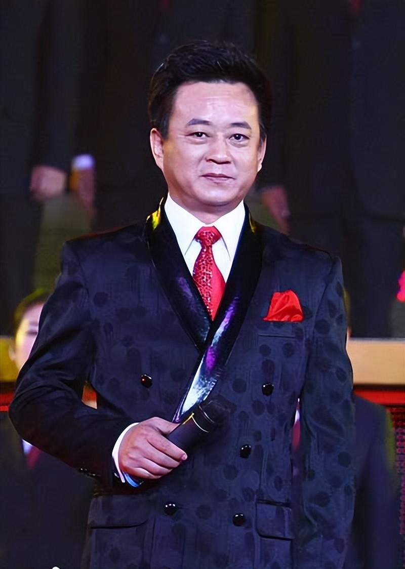 01朱军2022年接近尾声,这一年有6位主持人重出江湖,你最喜欢哪一位呢?