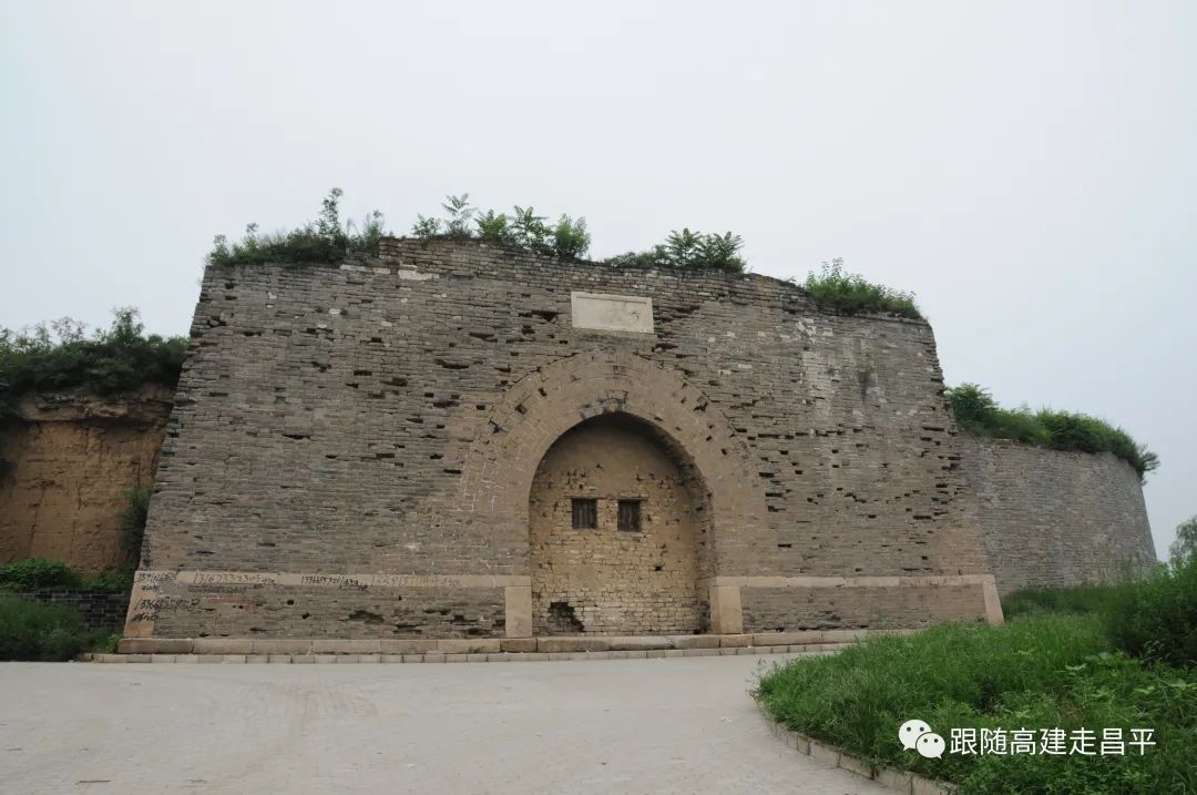 由著名导演执导的三部影片中的昌平沙河镇的影像