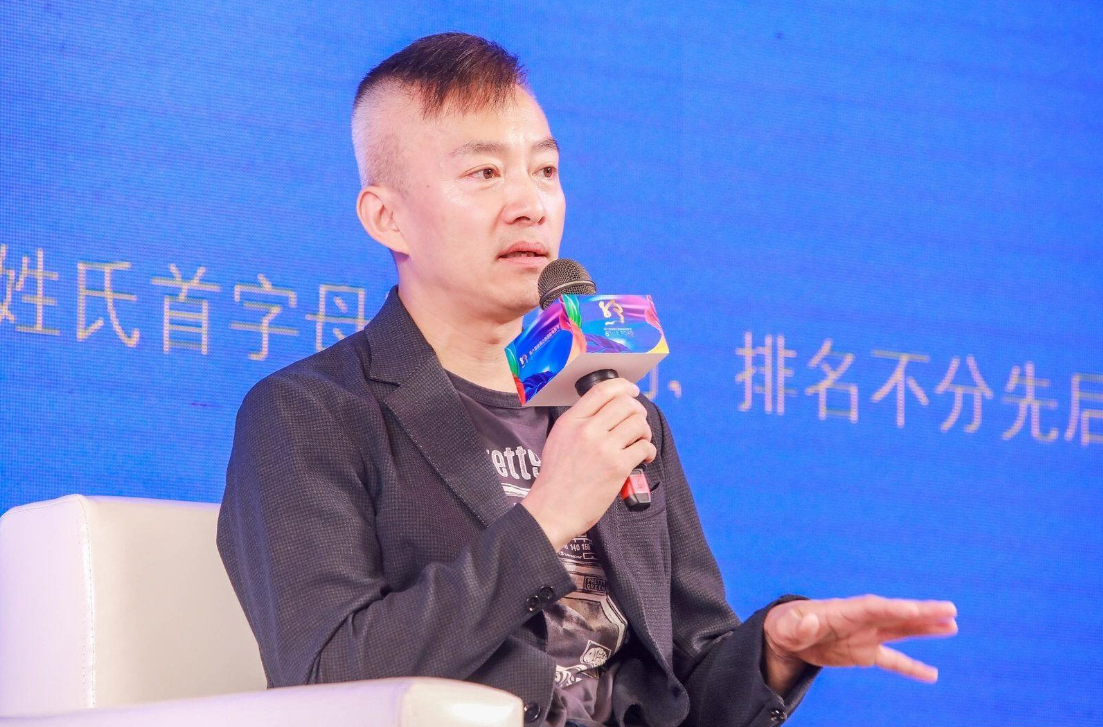 主持人亚宁:"被迫"转型幕后,现任爱奇艺总裁,今53岁婚姻成谜