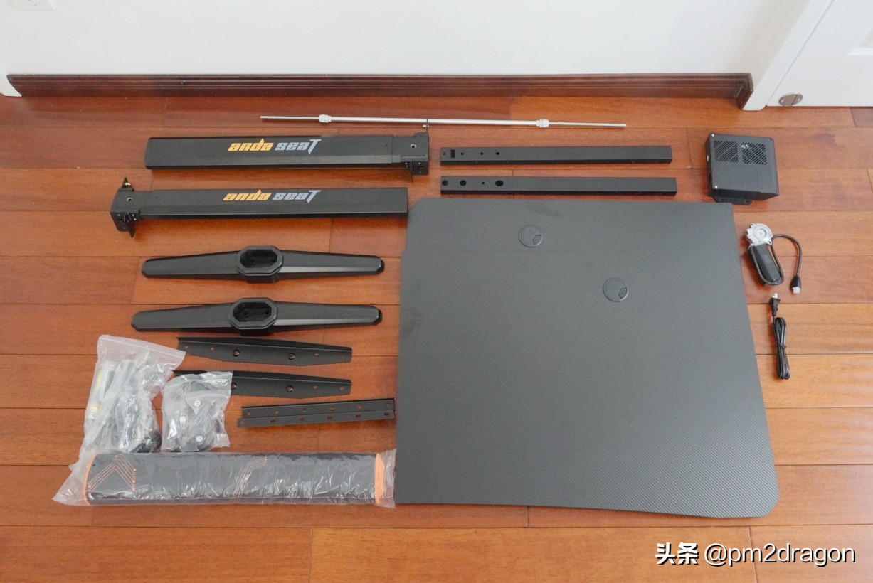 入手PUBG职业玩家同款--安德斯特未来战士升降桌+战神王座电竞椅