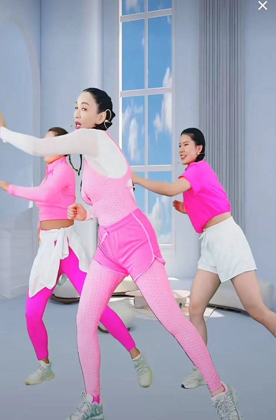 最钟情于直播（钟丽缇钟情于健身直播！她老公却到竞争对手直播间助力？）