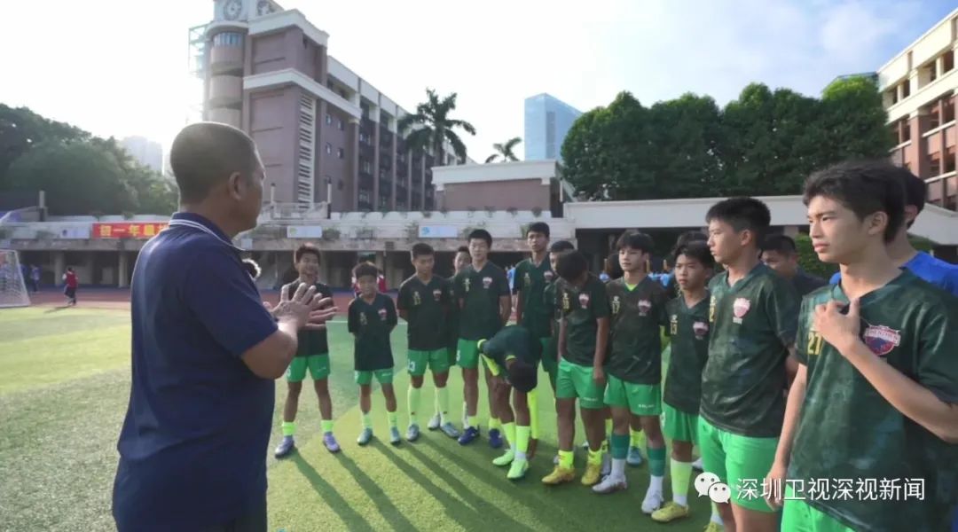 12岁以下足球训练（深圳12岁足球小将：“不被嘲笑的梦想不值得被实现”- 为热爱上场）