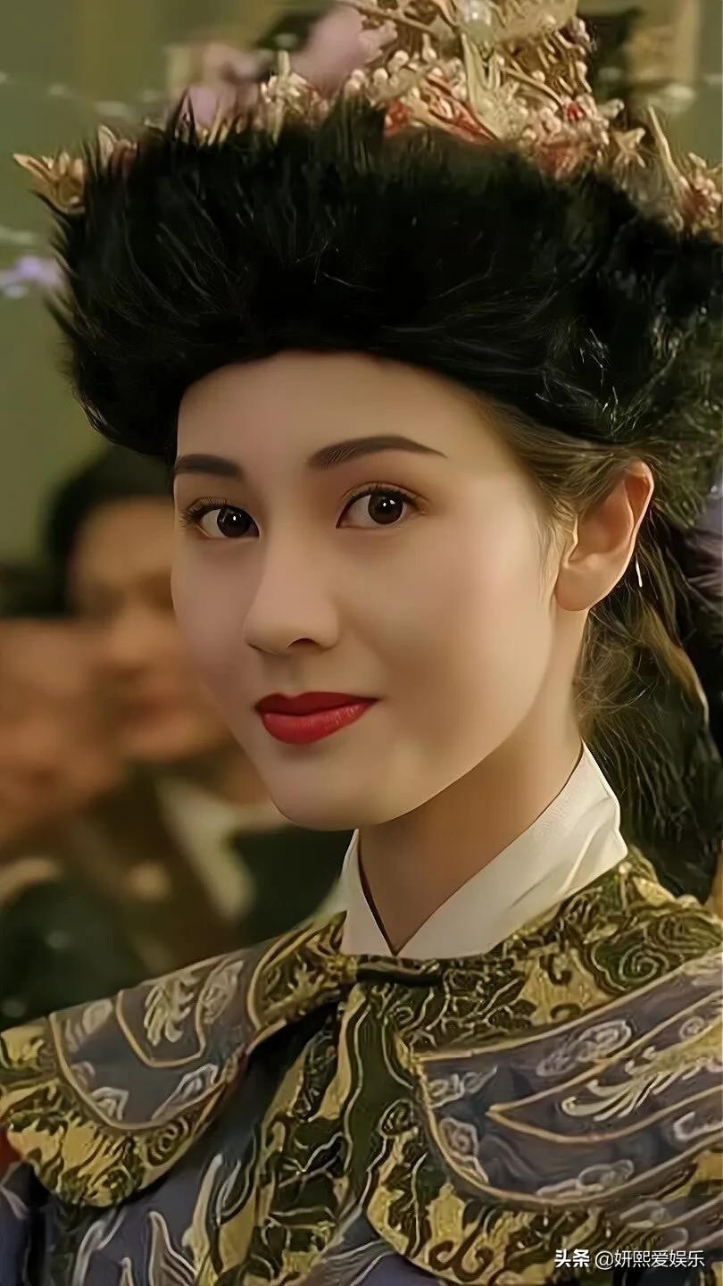 最美的港姐李嘉欣，明艳精致，漂亮大气