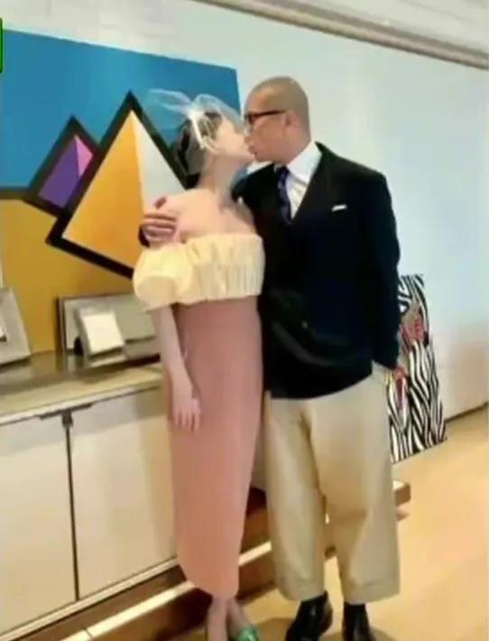 具俊晔在韩国的综艺里公开了他和大S的婚后生活照片