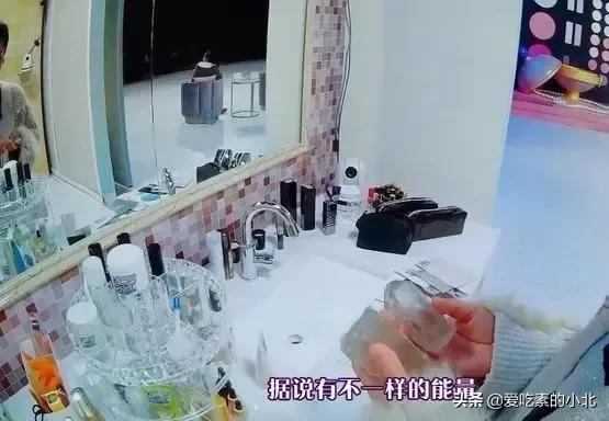 宁静用喜马拉雅白水晶泡澡，却将几块钱的开塞露当水乳用