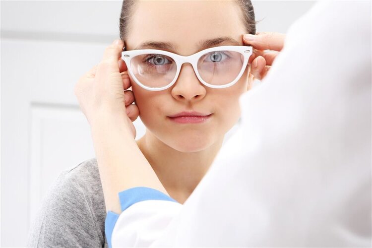 为何眼科医生不做近视眼手术？手术真的安全吗？眼科医生说出答案