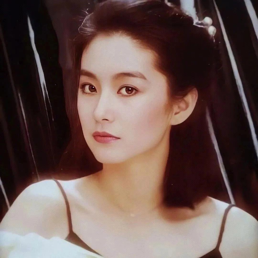 被成龙"征服"的8位女星,个个年轻貌美,是玩玩而已还是真爱?