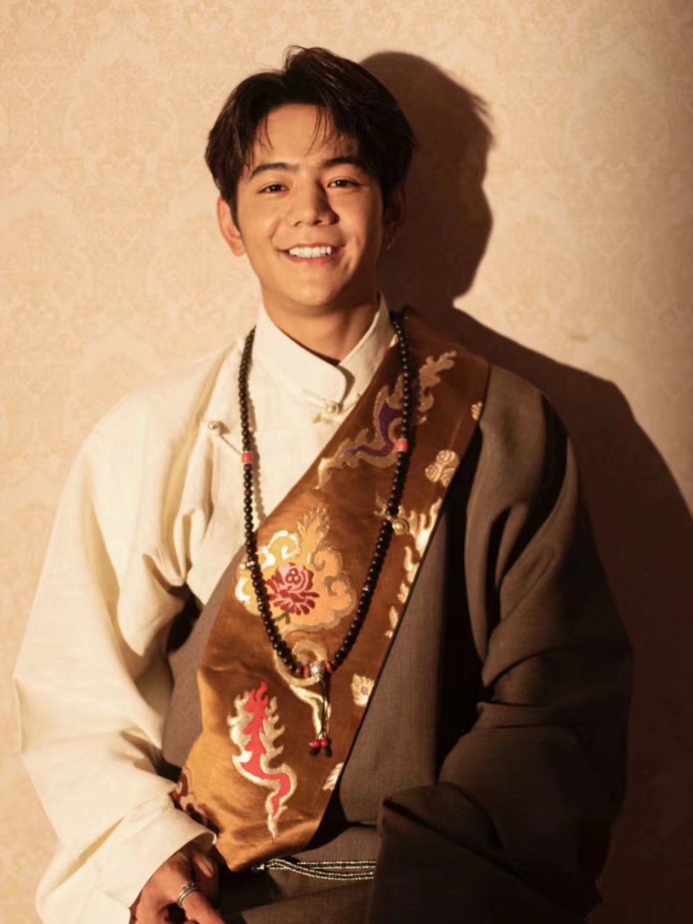 丁真帅照频发!藏族人却有日系美男长相感,为什么那么多人黑他?