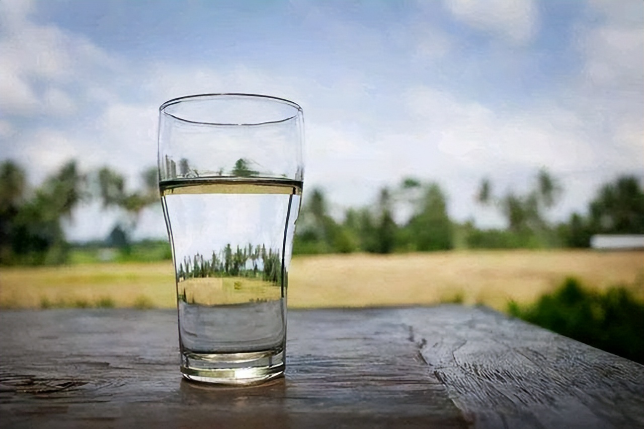 早上喝杯温水被称为“金水”，但患心脑血管疾病的几率也相对较高