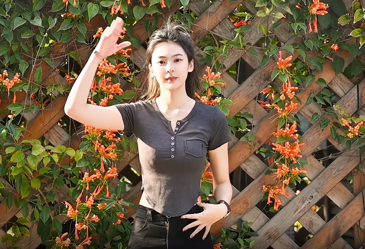 福建一美女校花长相甜美意外走红，发声回应：平常心，做自己