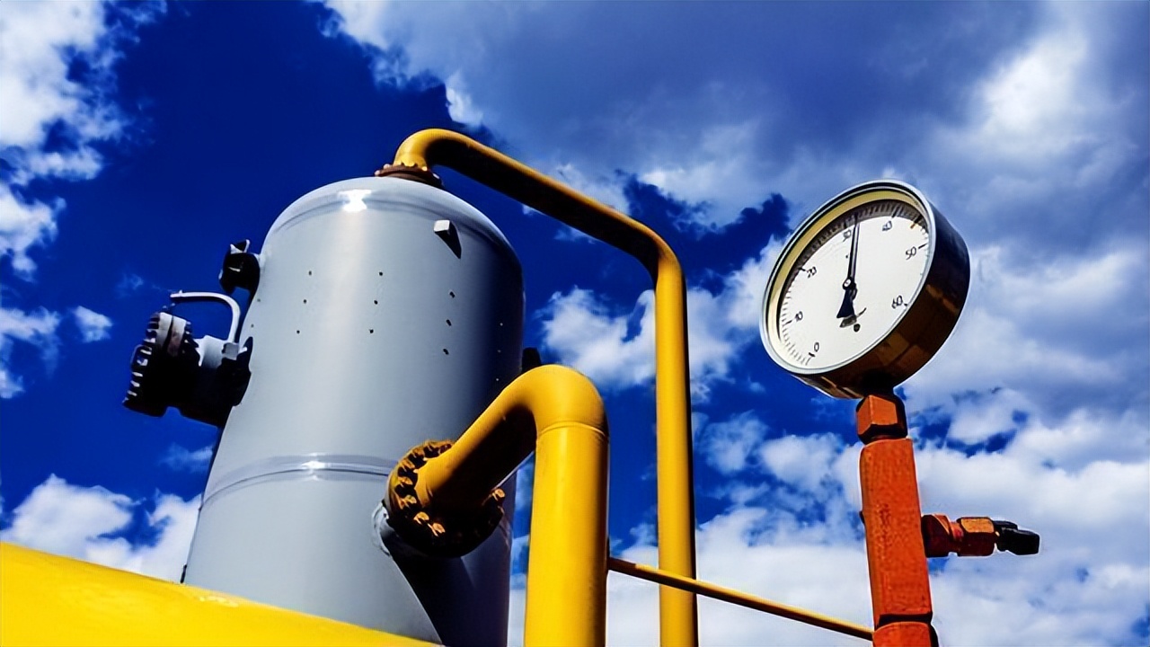 该是自己站出来的时候(马克龙喊话德国:要"讲团结",不要只顾自己)