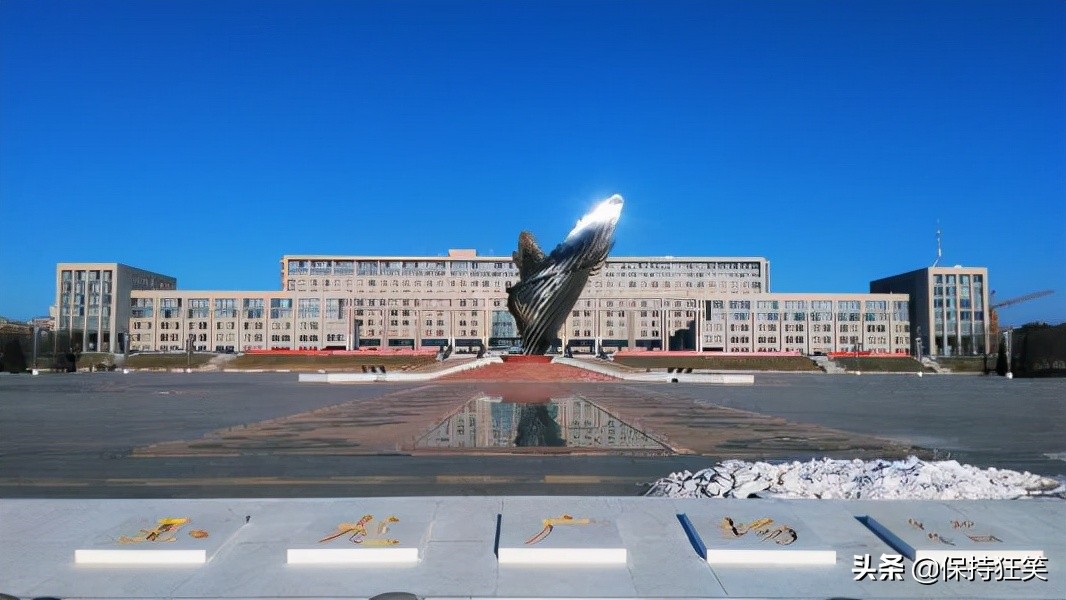 9,赤峰市玉龙广场