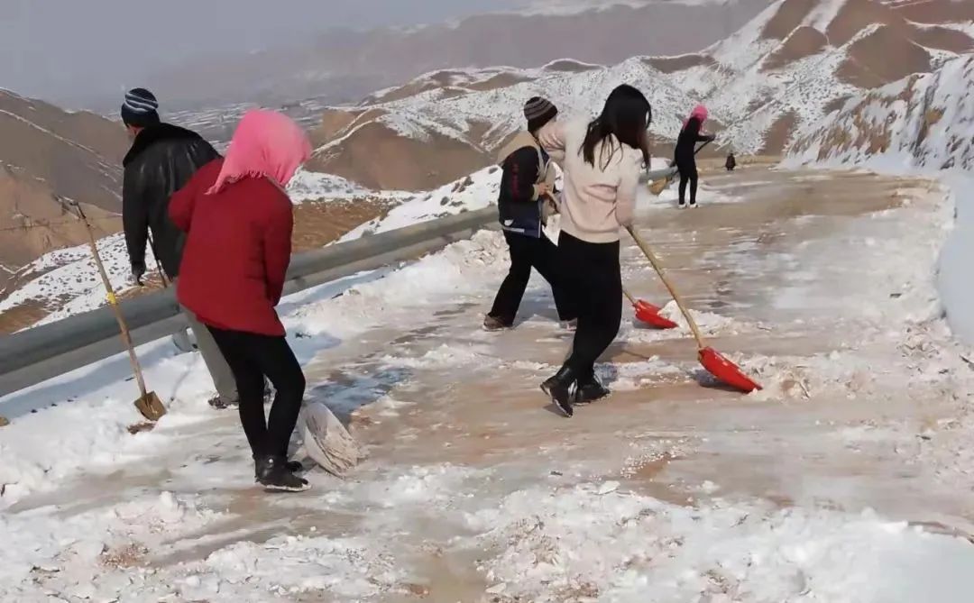 扫雪护行 情暖人心 | 白银市各级妇联组织开展扫雪除冰志愿服务活动