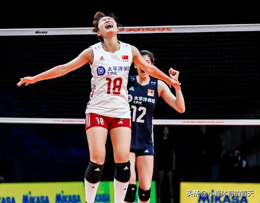 女排世界杯女排队员救球瞬间图片(王梦洁飞身救球已经常态化,中国女排