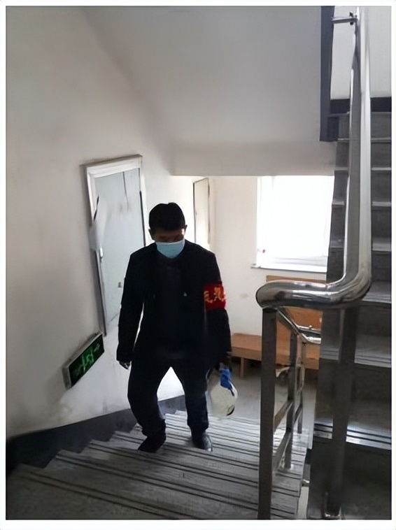 沈阳开放大学理工学院党支部积极参与抗疫 让党徽在社区里闪光