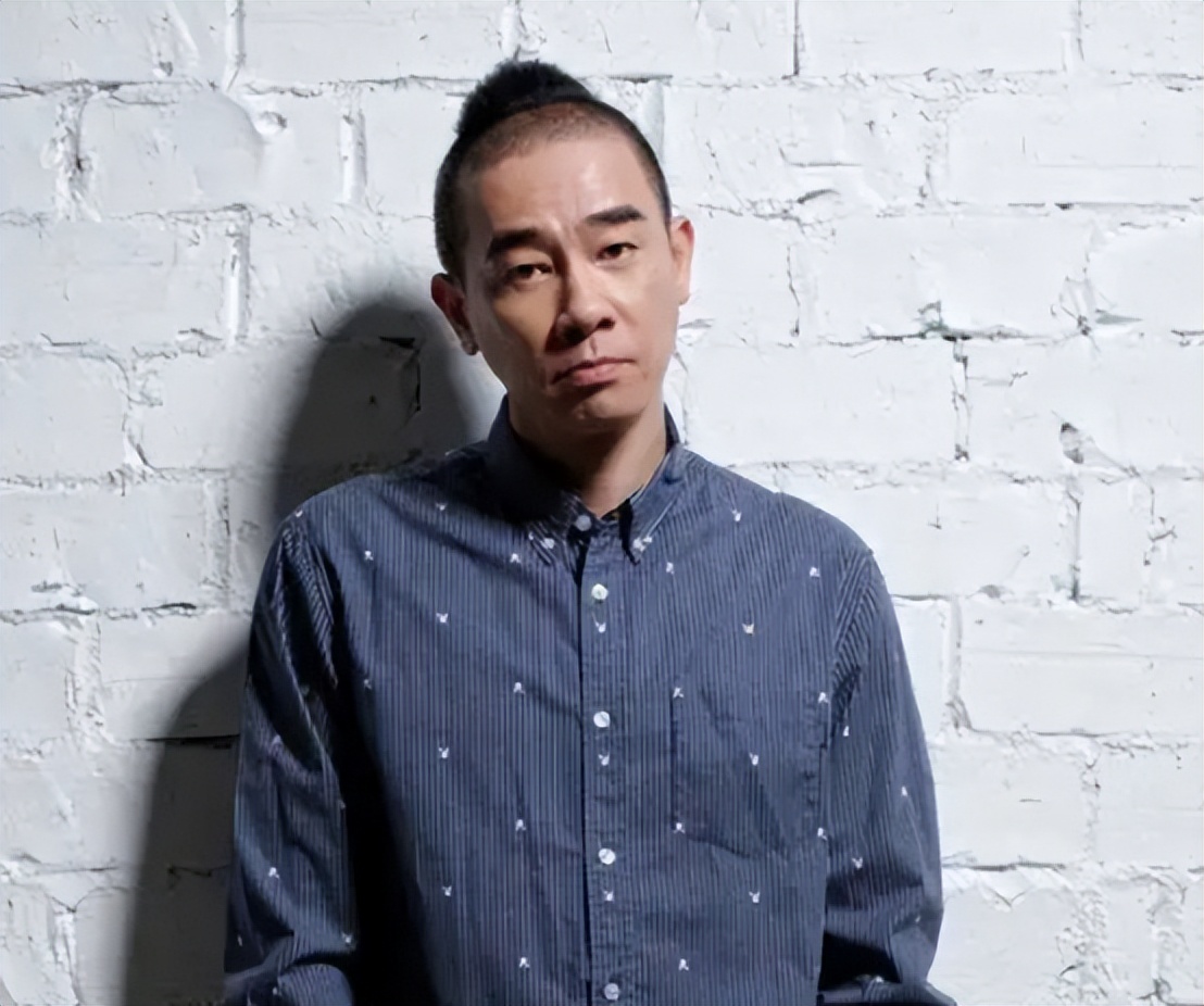 陈小春迎55岁生日，应采儿带Jasper现身派对，张智霖夫妇惊喜露面