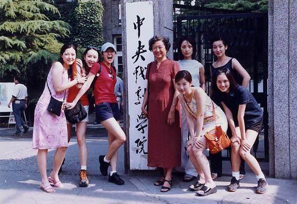 中戏96届“八大金钗”：曾黎最美艳，章子怡运气好，秦海璐太古怪