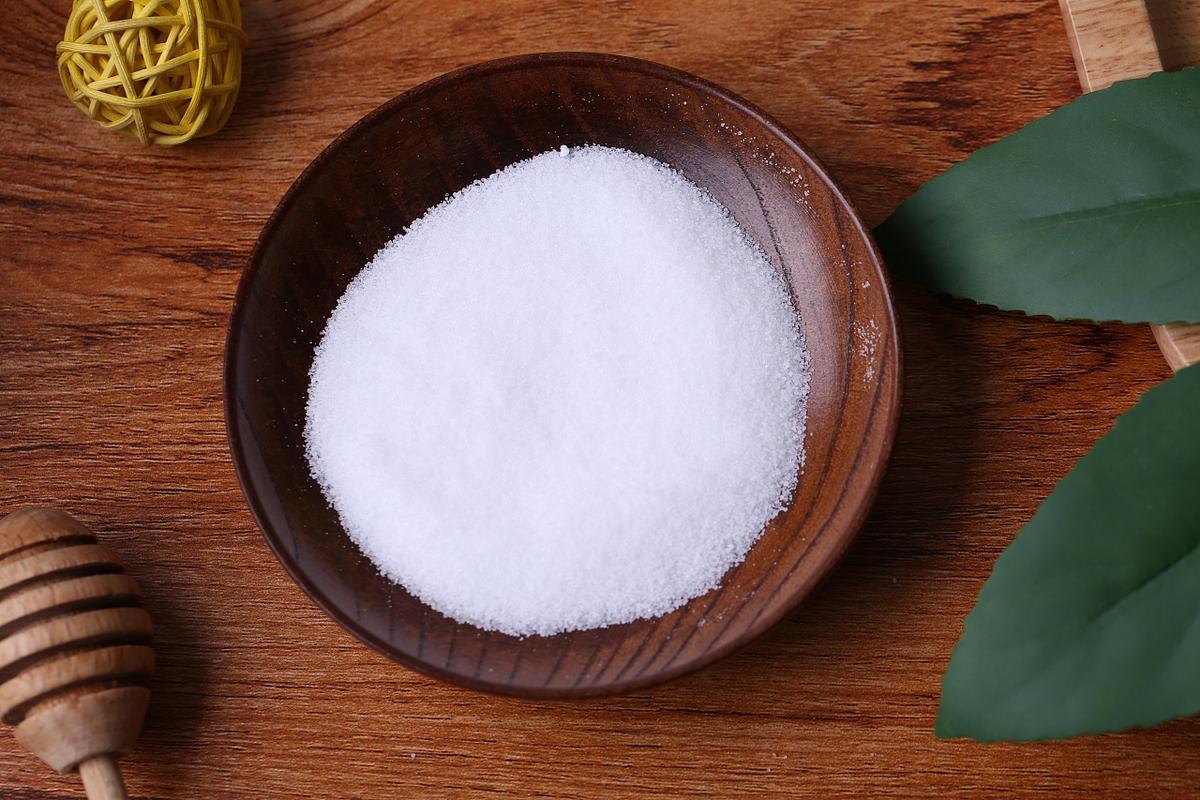 经常用"淡盐水"洗脸的女生,坚持一段时间后,会有什么改变?