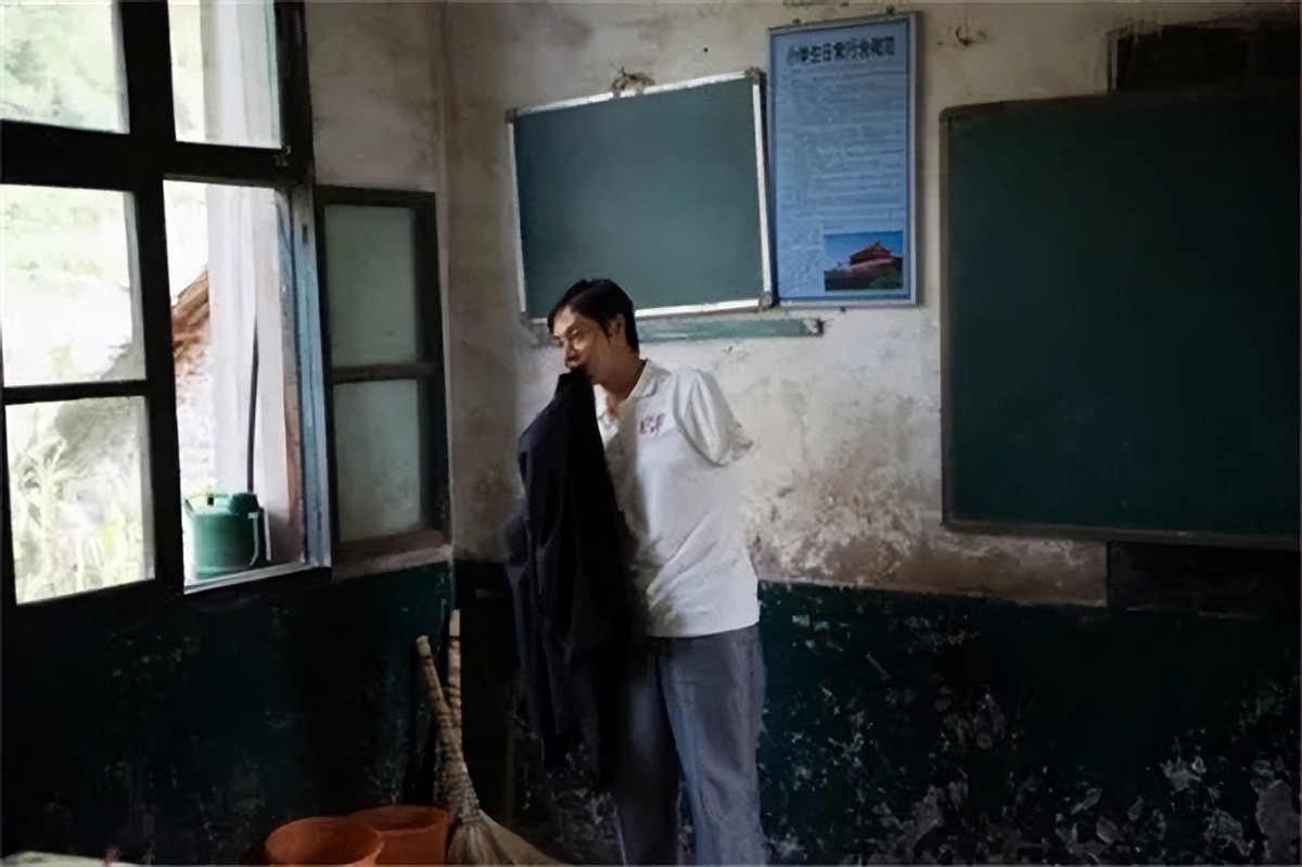 乡村无臂老师江声发：代课18年无法转正，肢体残疾不应该是障碍