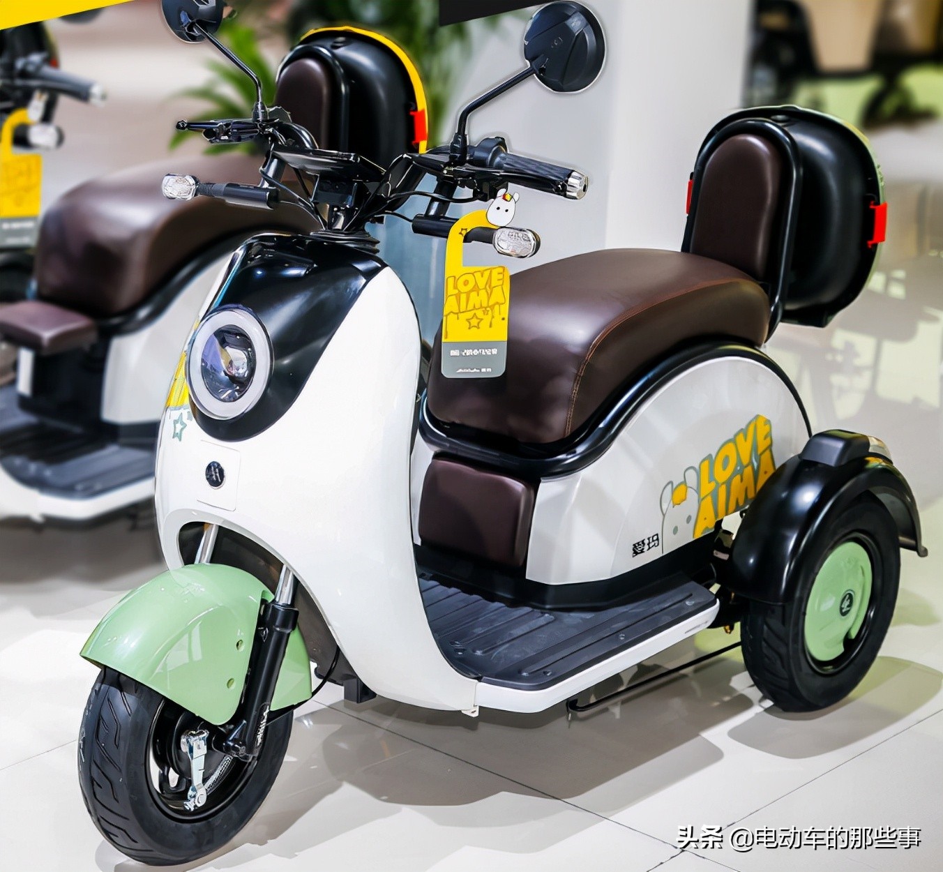 金彭/雅迪/爱玛推出3款三轮电动车,60岁以上老人能用,适合接娃
