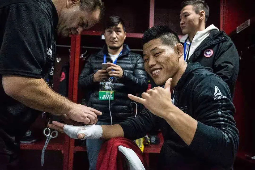 李景亮vs奇馬耶夫（李景亮被6年不敗猛將約架！但UFC何時兌現承諾？）