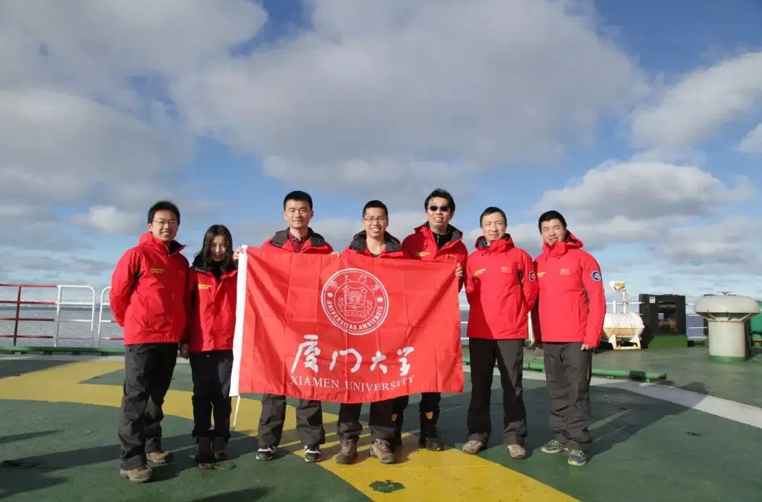 4个字写错3个？厦门大学牌匾上的“错误”太明显，却很有深意