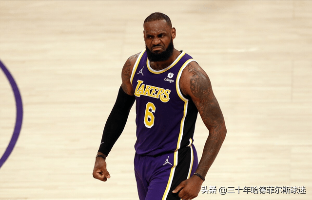 nba为什么三秒违例(NBA常规赛：湖人逆转爵士止3连败的原因，小说都不敢这么写)