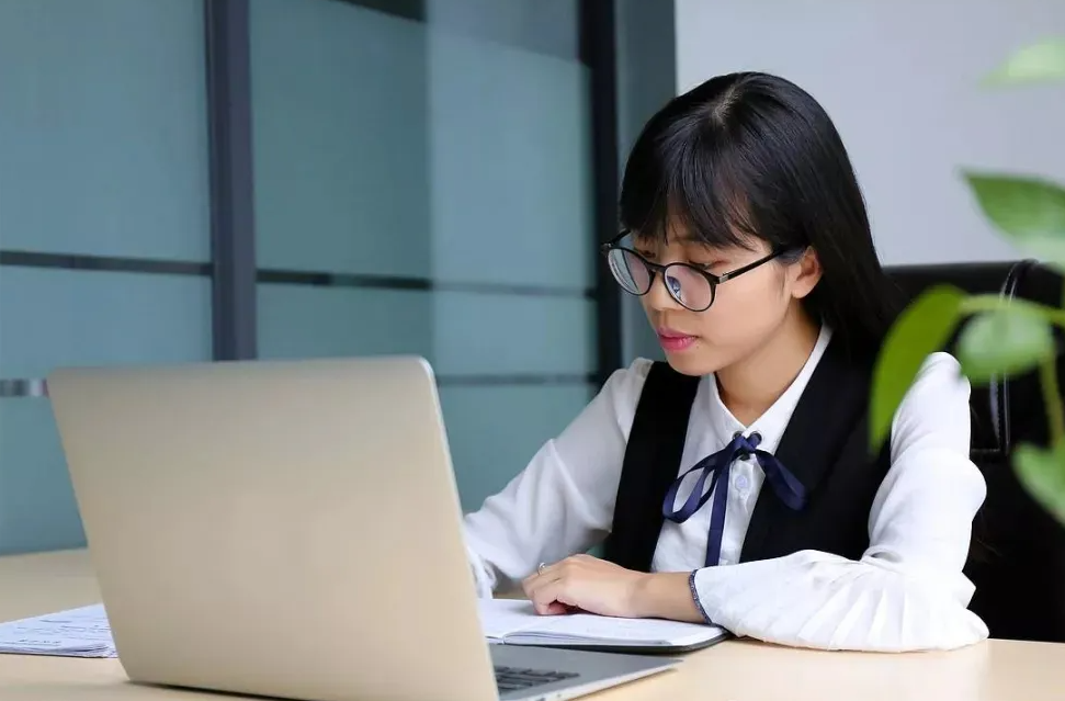 “没必要”考研的4个专业，读本科已经够吃香了，别白白浪费时间