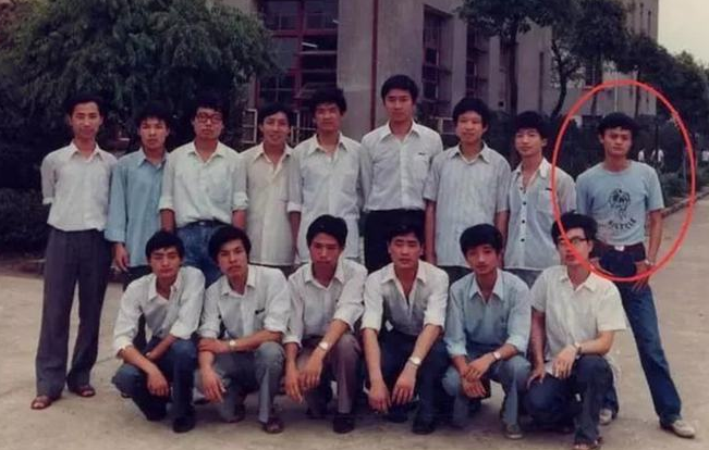 杭州师范大学阿里巴巴商学院（马云雕像）