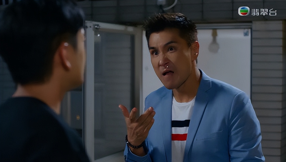 杨卓娜：生了孩子没名没分，还得照顾两个继女当后妈