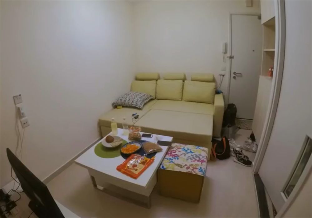 香港小两口住27㎡蜗居：“暗厅”空间太小，厨卫空间也是“袖珍”