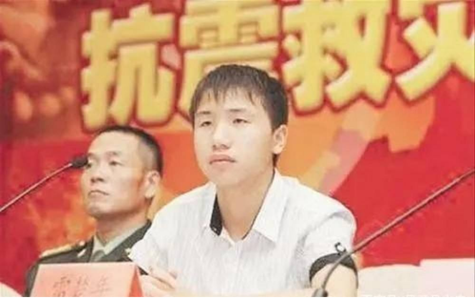 14年前，在汶川地震中冒死救下7人的15岁小英雄，后来被判刑12年