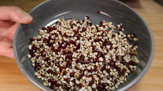 赤小豆薏米粥怎么做（教你煮赤小豆薏米粥的诀窍）
