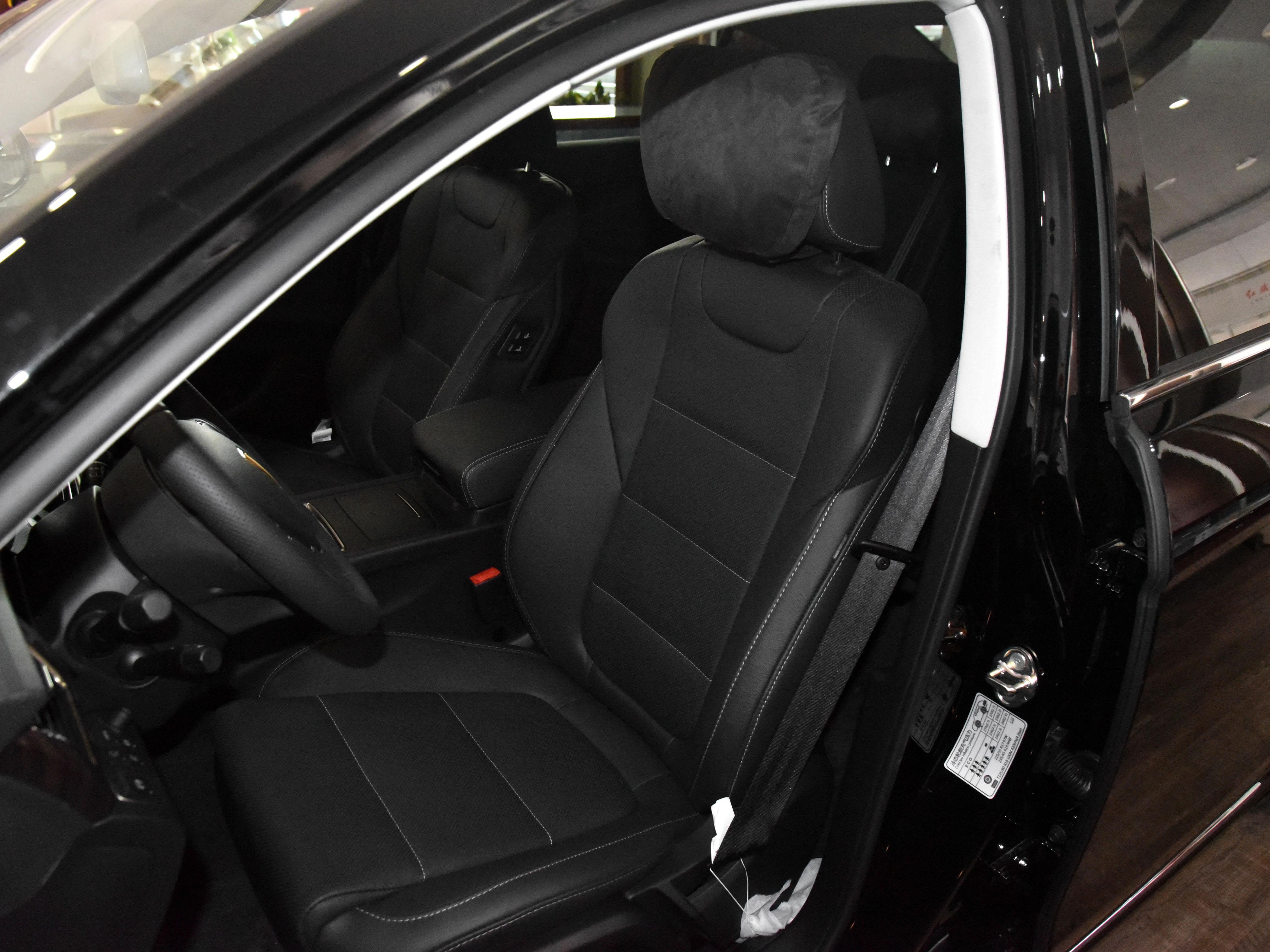 比奥迪A6L还有面子，从1.8T到V6动力，25.28万元起，实拍红旗H7