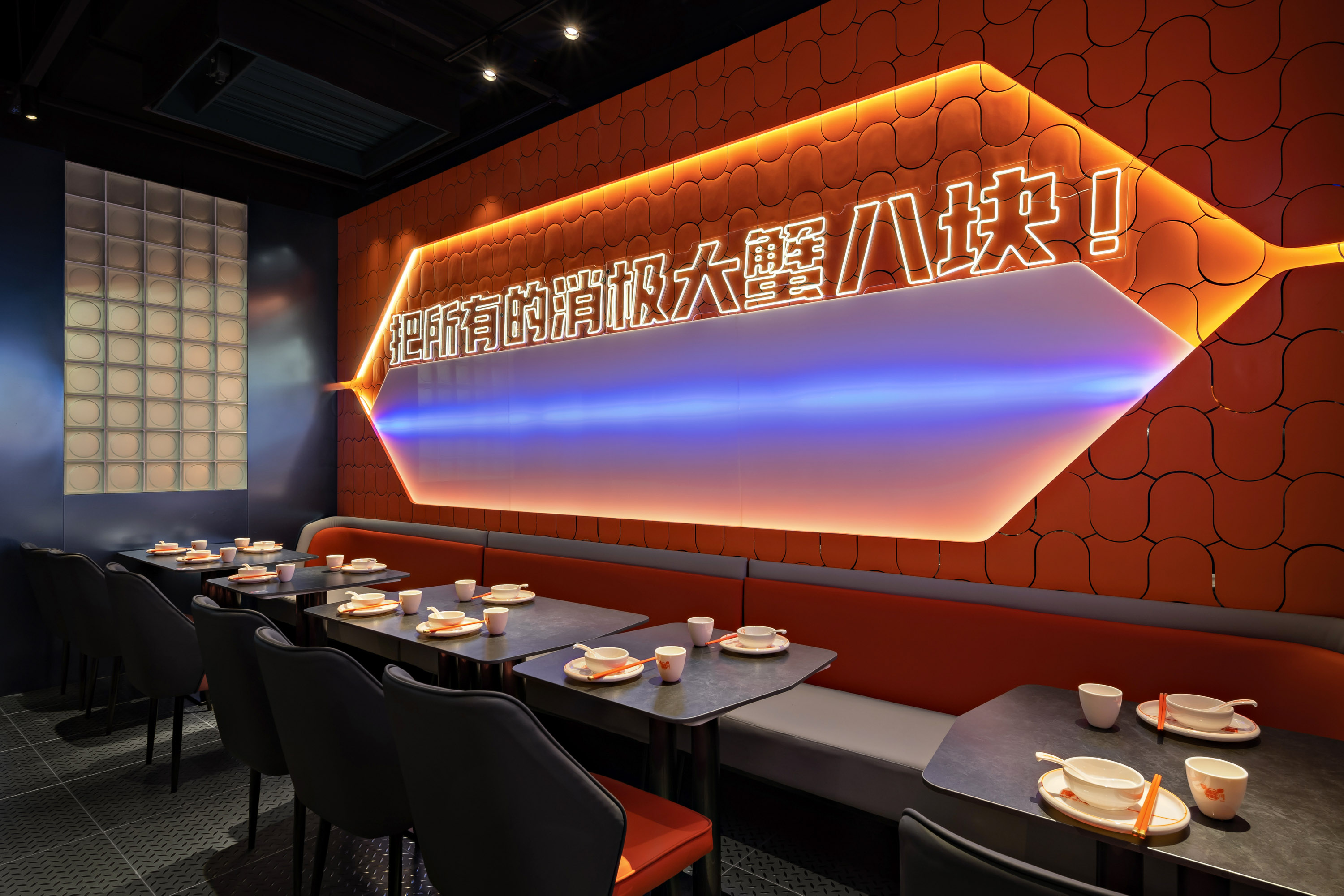 餐飲品牌全案設(shè)計(jì)，摩能·肉蟹煲，將所有消極大蟹八塊