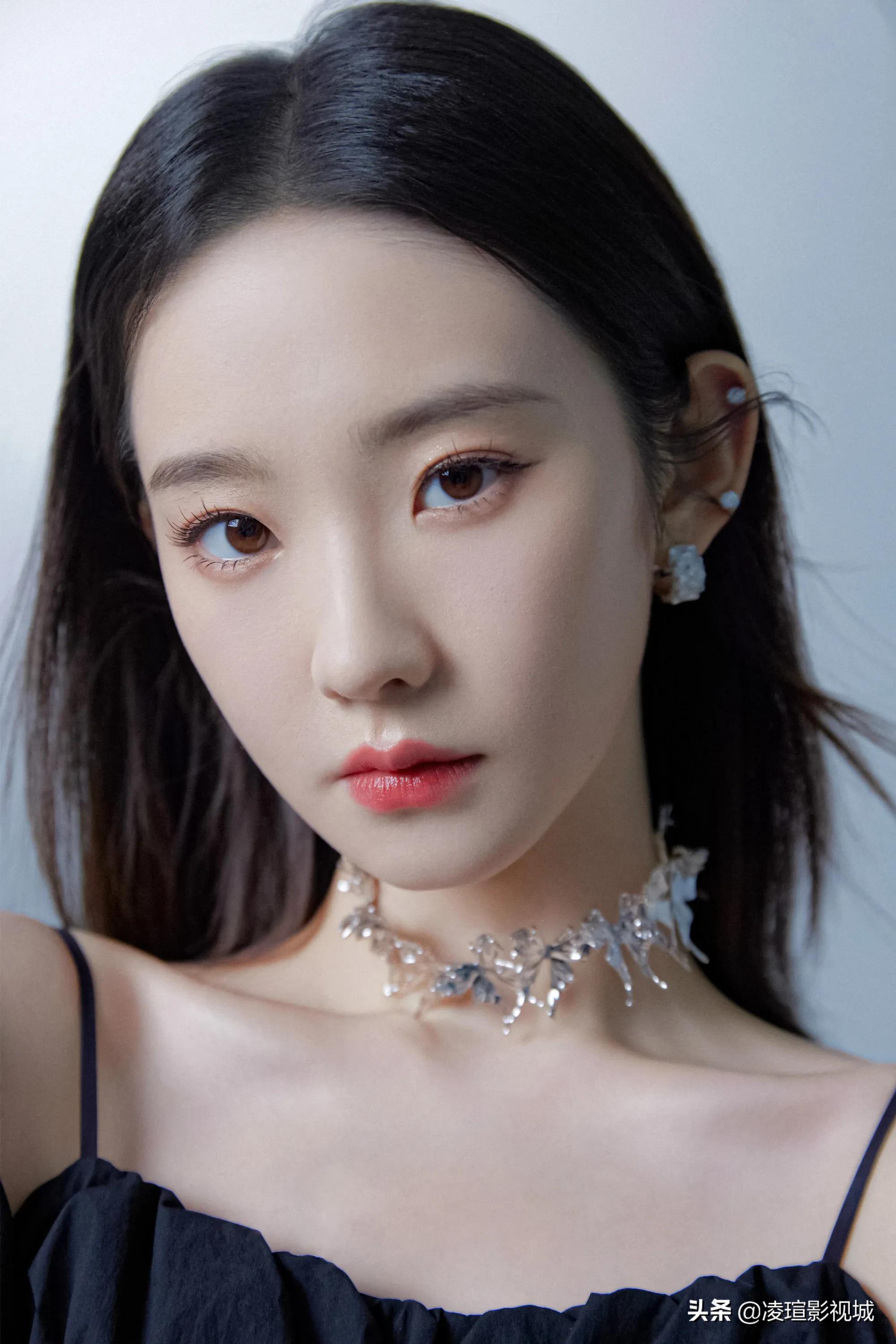 明星壁纸图片分享：张艺凡（1）