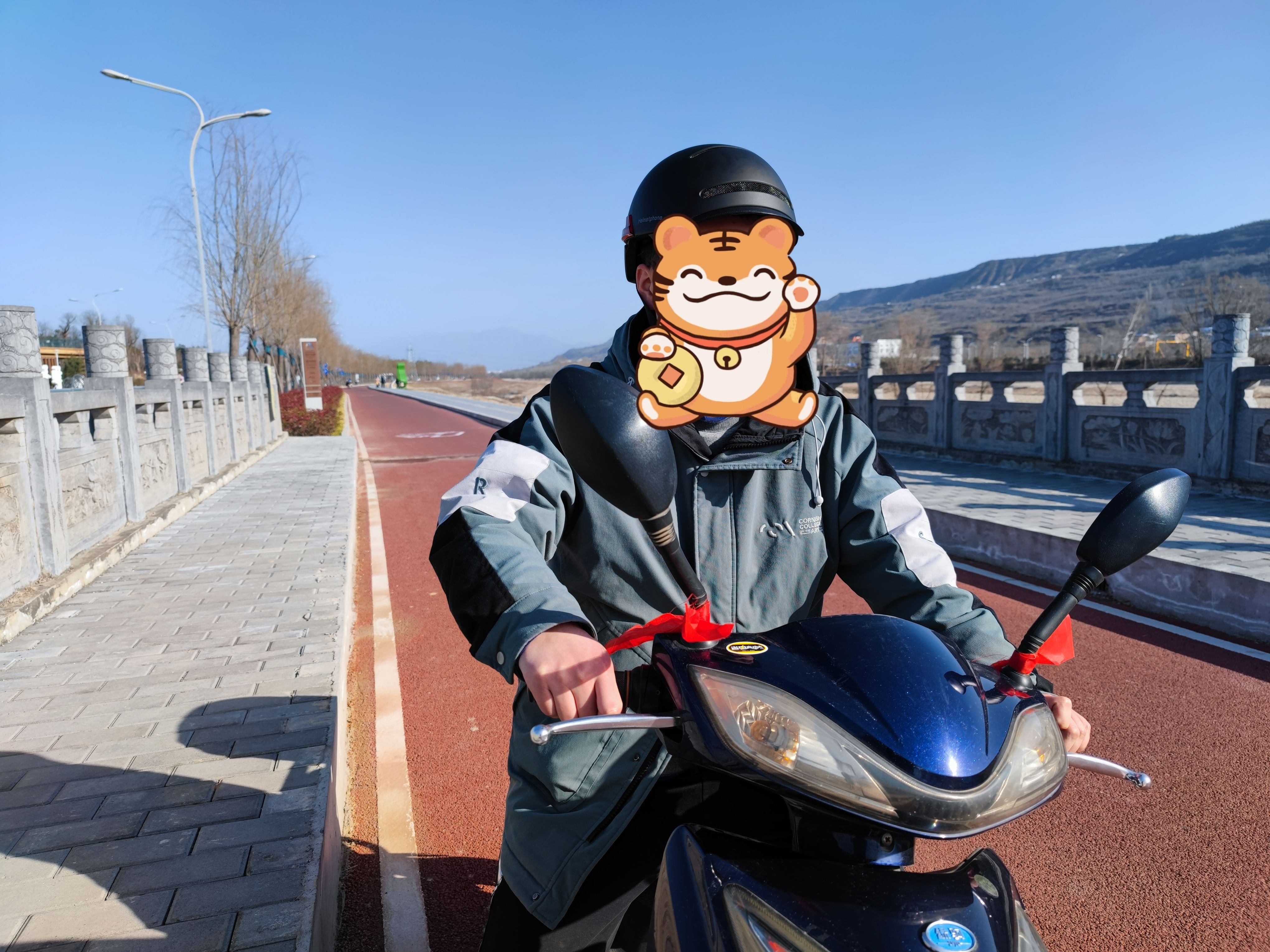 Helmetphone智能头盔：摔倒报警、SOS自动求救
