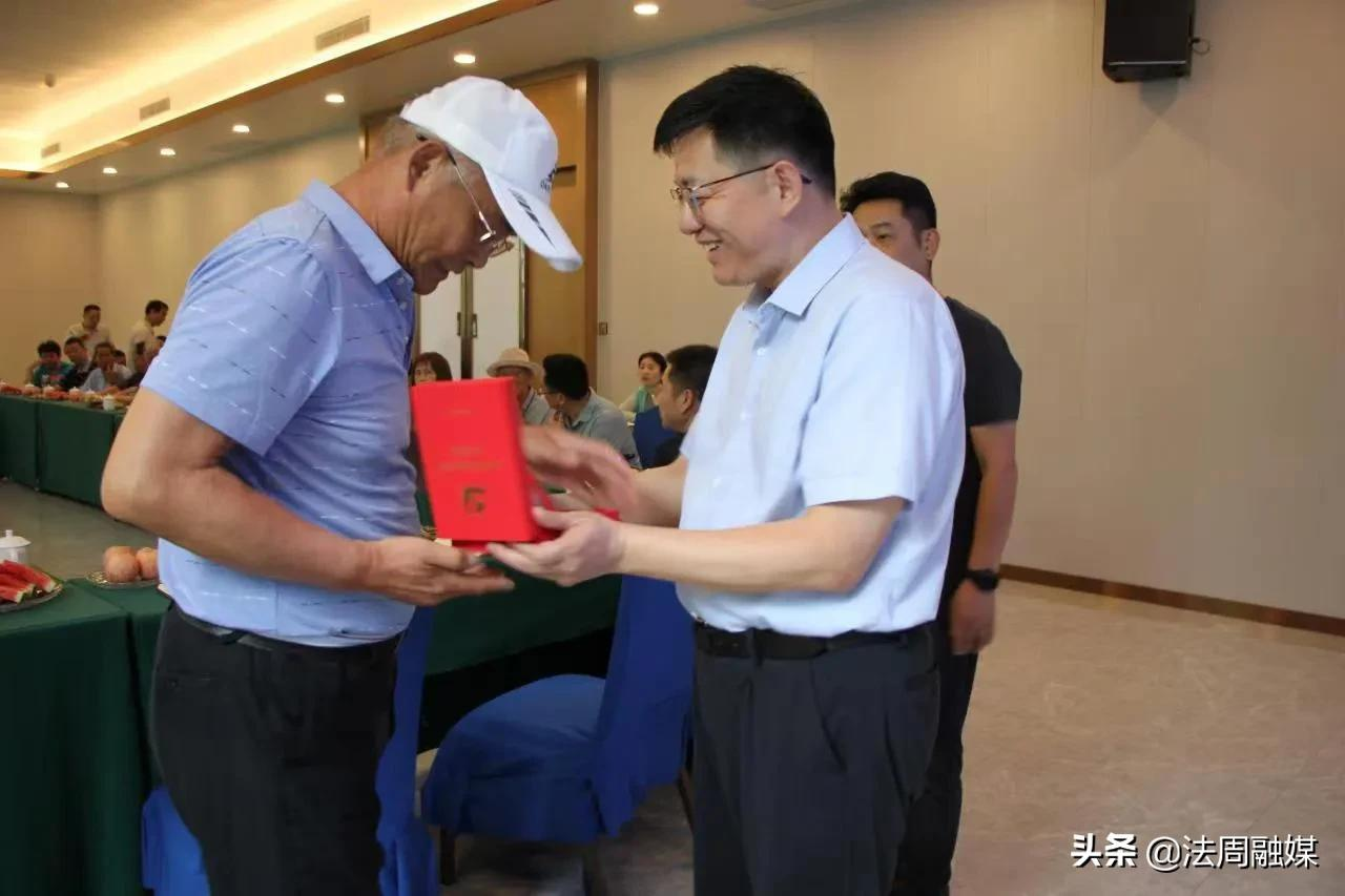 澧县商务局老同志欢聚一堂喜庆党日