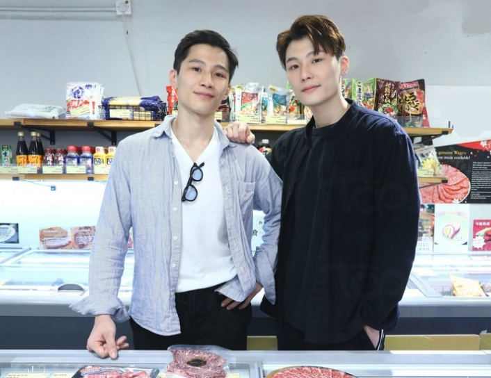 汤镇业双胞胎儿子近况！一个学功夫想当打星，一个爱做生意开肉铺