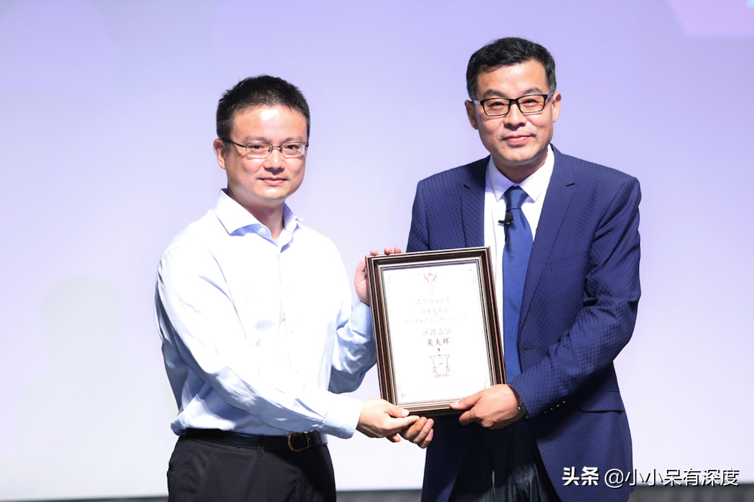 评论员吴大辉，他憨厚的外表下，笨拙地表达中，爆出巨量的惊喜