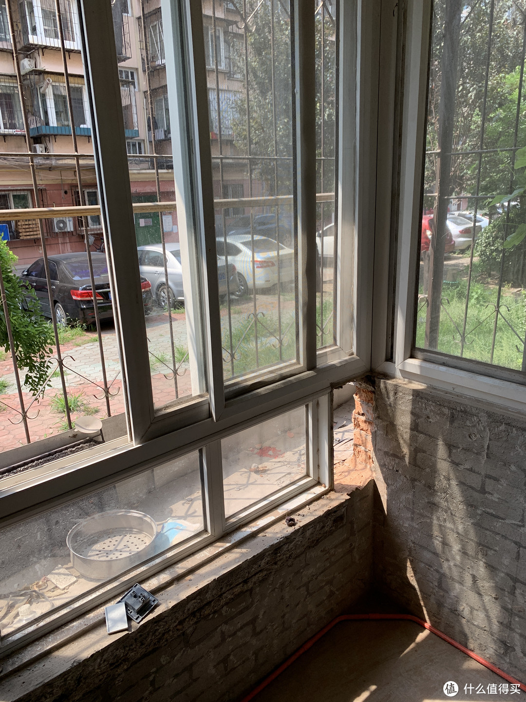 北欧风装修：小阳台有大功能——移动式洞洞板、升降晾衣架等等