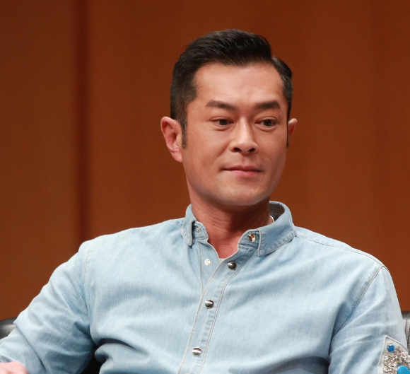 古天乐晒庆生照,穿黑衬衣面僵似假人,曾羞辱翁虹20分钟致其崩溃