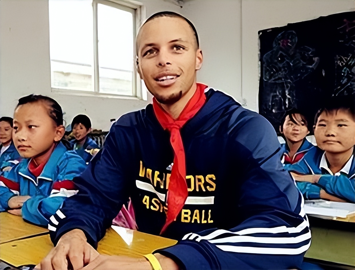 nba球员哪些去过中国(NBA球星在中国有多接地气？罗斯看大爷打麻将 麦迪在乡村骑电动车)